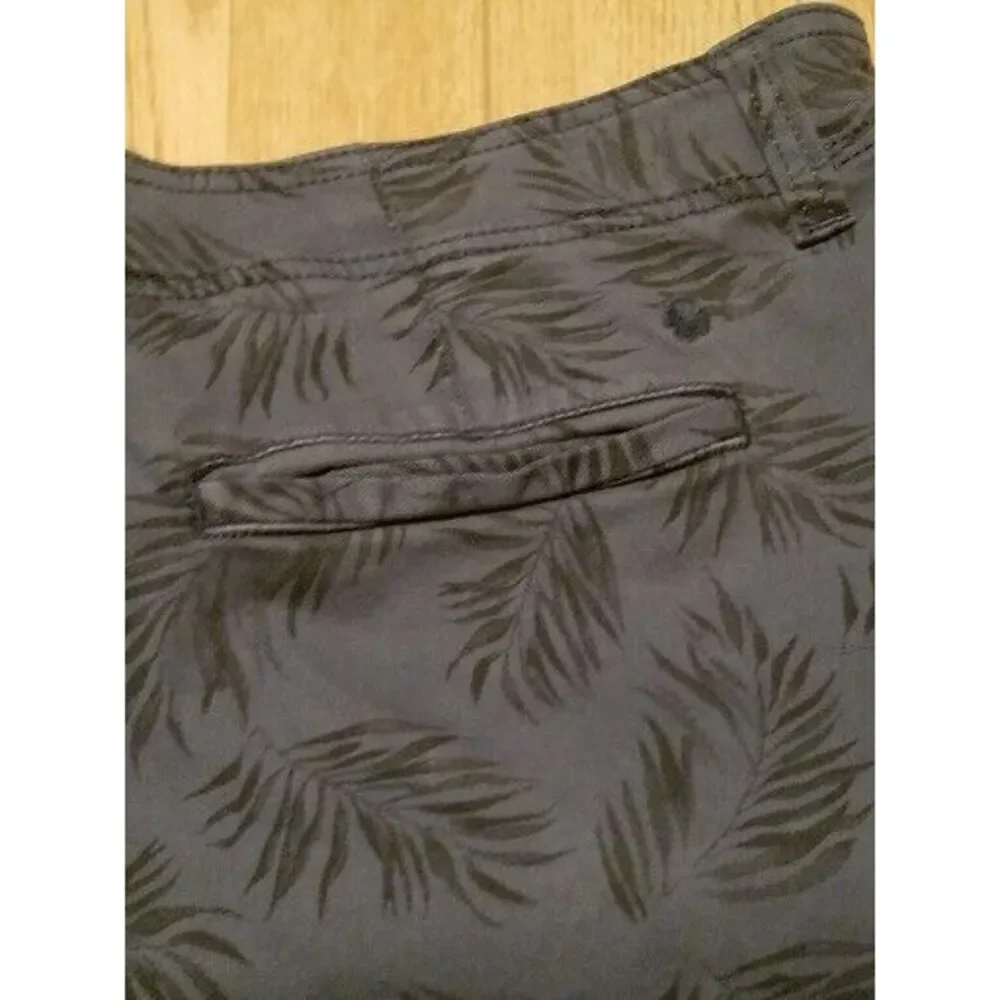 Lucky Brand‎ Chino Shorts Mens Size 33 Blue Leaf AOP EUC RN# 80318